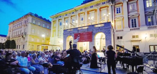 UniTS concerto centenario Trieste Estate moto