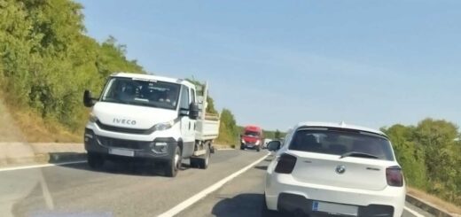 coda automobili in uscita da Veglia Krk - Croazia