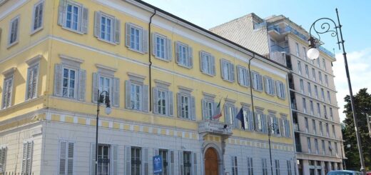 Palazzo Biblioteca Stelio Crise Trieste