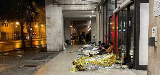 migranti Stazione Centrale di Trieste lato Taxi