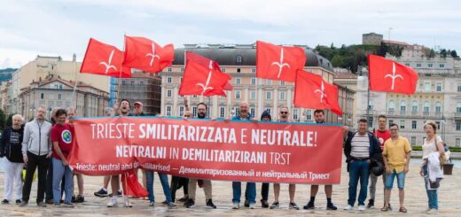 Foto della recente conferenza stampa Trieste non va in guerra